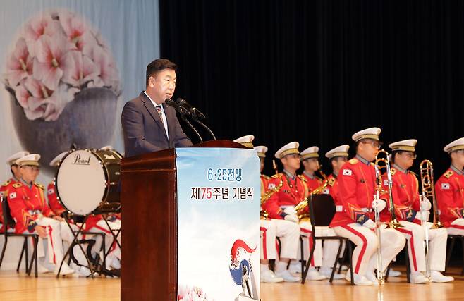 이범석 청주시장은 25일 청주예술의전당에서 열린 6.25전쟁 제75주년 기념식 및 도민안보결의대회에 참석했다. ⓒ청주시