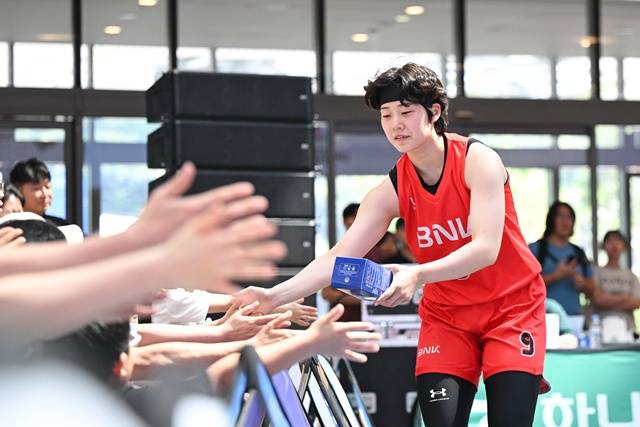 김보현(오른쪽). /사진=WKBL 제공