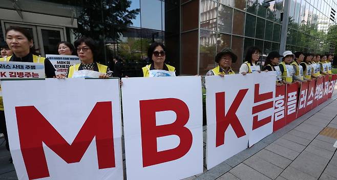 홈플러스가 회생계획 인가 전 M&A를 추진하고 있지만 인수자 찾기가 쉽지 않을 거란 전망이 나온다.[사진｜뉴시스]