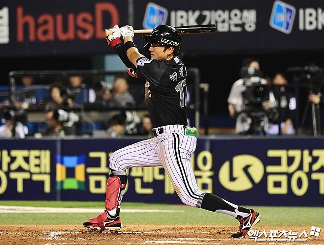 6월 18일 오후 서울 송파구 잠실야구장에서 열린 신한 SOL Bank KBO리그 NC 다이노스와 LG 트윈스의 경기, 7회말 LG 선두타자 박해민이 안타를 때려내고 있다. 엑스포츠뉴스 DB