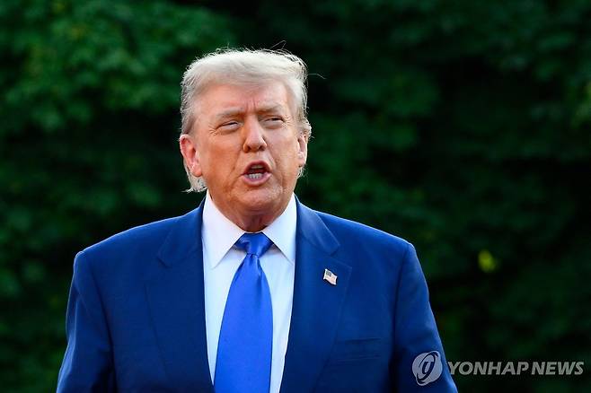 나토 회의 참석차 네덜란드에 도착한 트럼프 미 대통령 [AFP=연합뉴스. 재판매 및 DB 금지]