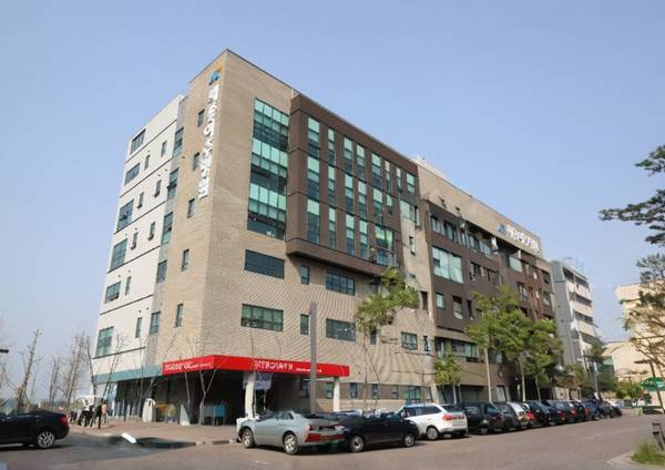 세종여주병원이 최근 보건복지부 승인을 받아 종합병원으로 승격되며 지역의료 허브로 발돋움하고 있다. 세종여주병원 전경. 2025.626 /세종여주병원 제공