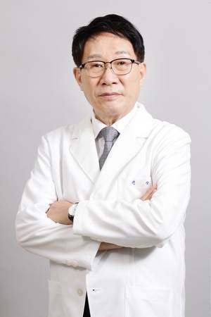 세종여주병원 번춘방 병원장이 종합병원 승격을 맞아 지역 의료 허브로의 도약과 의료 서비스 혁신에 대한 포부를 밝히고 있다. /세종여주병원 제공