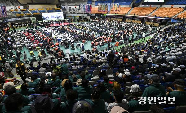 18일 오전 수원시 장안구 수원종합운동장 실내체육관에서 ‘제35회 장애인의 날 기념식 및 제30회 경기도장애인축제한마당’이 열리고 있다. 2025.6.18 /이지훈기자 jhlee@kyeongin.com
