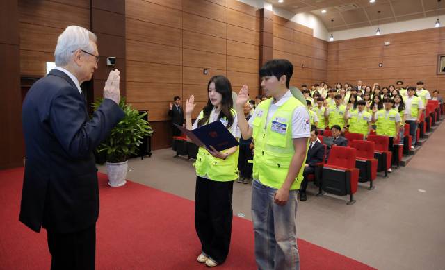 계명대는 24일 하계 국외봉사단 발대식을 개최했다. 참가학생 대표 선서 모습. 계명대 제공
