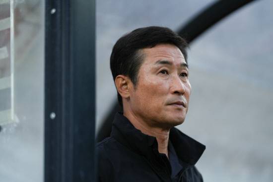 3연패에 빠진 경남FC가 오는 28일 부천을 상대로 연패 탈출을 노린다. 이을용 감독은 "여름 이적시장을 통해 전력에 보탬이 될 선수들이 합류하고 있다"고 전하며 새롭게 영입한 선수들의 활약을 기대하고 있다. 사진=경남FC