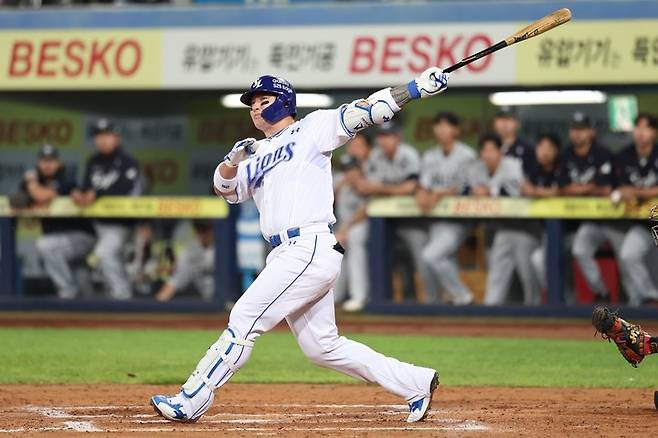 25일 대구 삼성라이온즈파크에서 열린 한화 이글스와 경기에서 3회말 홈런을 때려낸 삼성 라이온즈 박병호