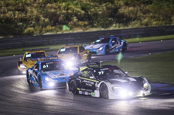 지난해 열린 오네 슈퍼레이스 챔피언십 용인 나이트 레이스. 사진 | 슈퍼레이스