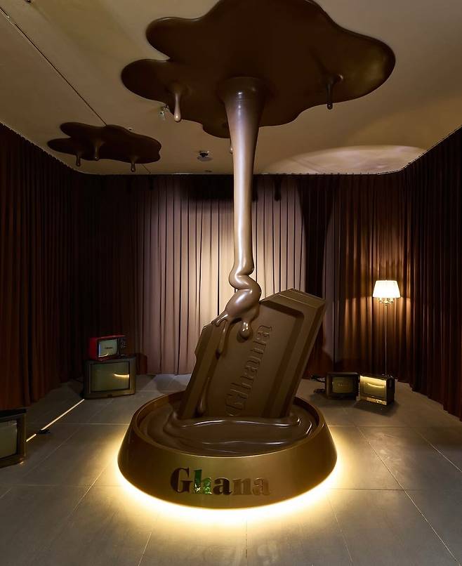 ‘아뜰리에 가나' 전에 전시된 가나 초콜릿 모형. /롯데뮤지엄 인스타그램