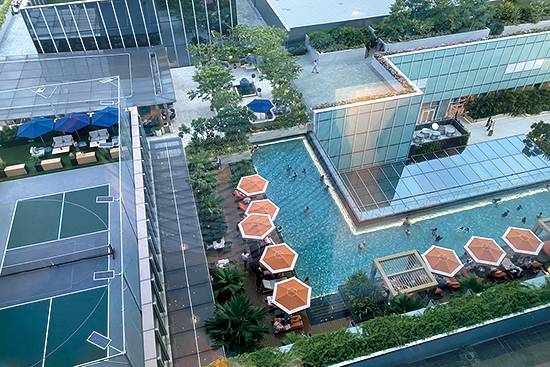 피클볼 시설과 수영장