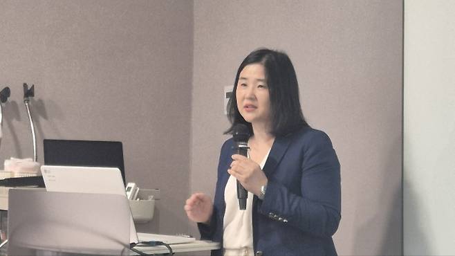 박성미 고려대안암병원 순환기내과 교수가 25일 서울 광화문에서 열린 '성차를 고려한 연구가 건강을 바꾼다'&nbsp;세미나에서 강연하고 있다. 박정연 기자 hesse@donga.com