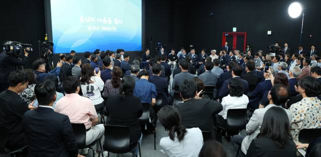 이재명 대통령이 25일 광주광역시 국립아시아문화전당에서 '광주시민·전남도민 타운홀미팅'을 하고 있다. 대통령실통신사진기자단=연합뉴스.