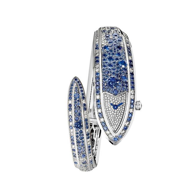 사파이어 버전과 에메랄드 버전의 세르펜티 에테르나 하이 주얼리 워치.