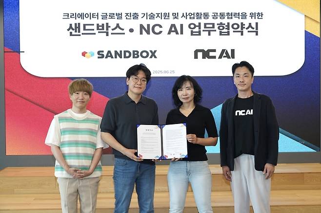 NC AI는 서울 용산 샌드박스 사옥에서 '기술지원 및 사업활동 공동협력' 양해각서(MOU)를 체결했다.(왼쪽부터)크리에이터 도티, 이필성 샌드박스 대표, 이연수 NC AI 이연수 대표, 김근교 NC AI 글로벌사업실장이 기념촬영했다.