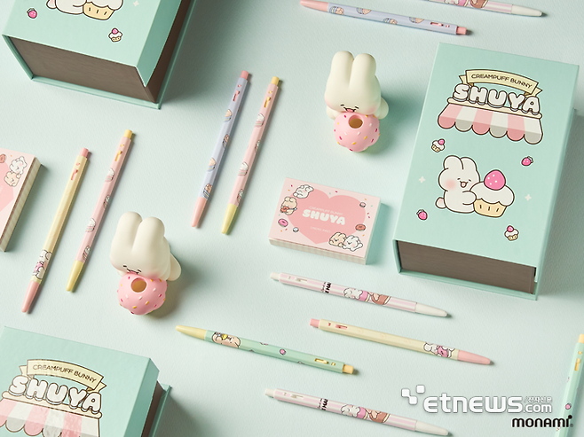 카톡 이모티콘 인기 캐릭터 슈야와 컬래버레이션 제품.