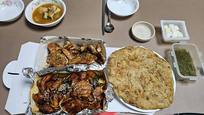 20250625_183601.jpg 저녁 숯불바베큐 치킨에 한잔