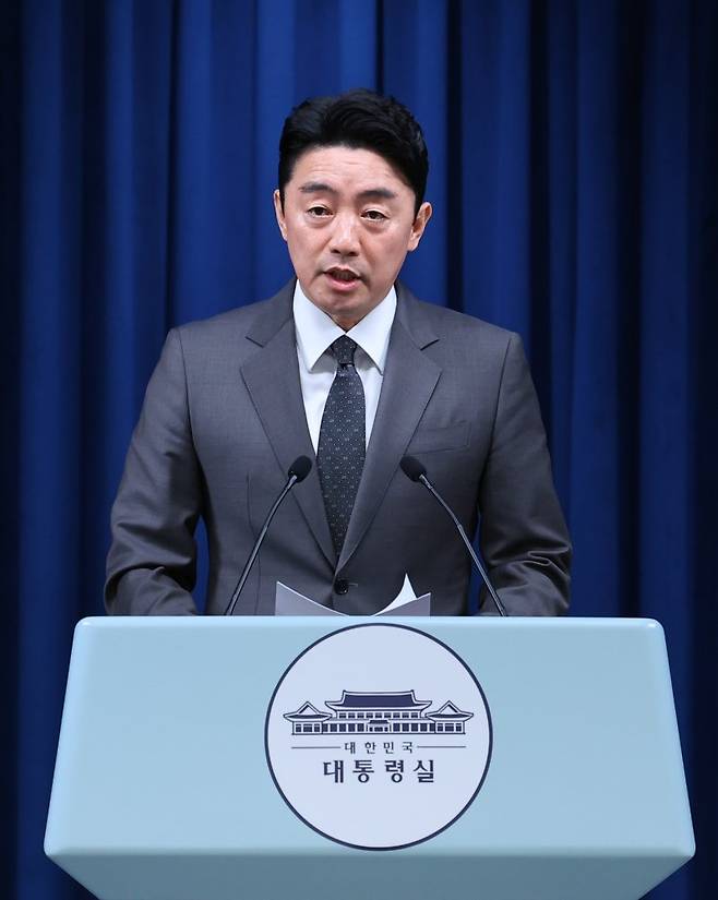 강훈식 비서실장이 지난 23일 서울 용산 대통령실에서 이재명 대통령의 11개 부처 장관 후보자 지명 관련 브리핑을 하고 있다. 사진=뉴시스