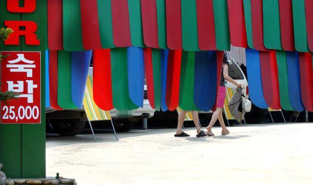 수도권 지역의 한 숙박업소 입구. 사진과 기사는 직접적 관련은 없음. 한국일보 자료사진