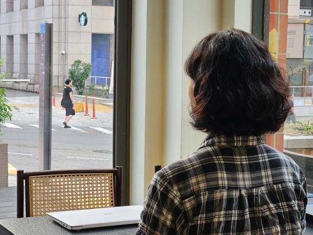쉬었음 기간 1년 3개월째인 하림(가명)씨가 지난달 22일 서울 종로구 한 카페에서 본보 인터뷰에 응하고 있다. 이유지 기자