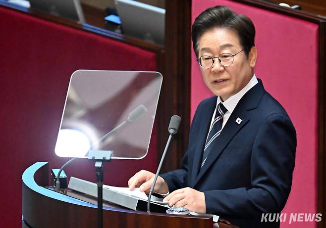 이재명 대통령이 2025년도 제2차 추가경정예산(추경)안 시정연설을 하고 있다.