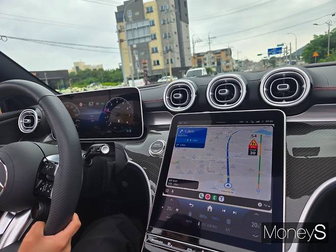 CLE 53 4MATIC+ 카브리올레는 최고 출력 449마력과 최대 토크 57.1kgf·ｍ를 발휘한다. /사진=김이재 기자