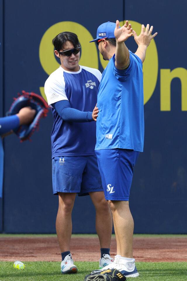 원태인과 후라도./삼성 라이온즈