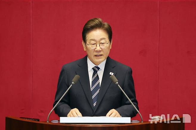 [서울=뉴시스] 고승민 기자 = 이재명 대통령이 26일 국회에서 추가경정예산 시정연설을 하고 있다. 2025.06.26. kkssmm99@newsis.com