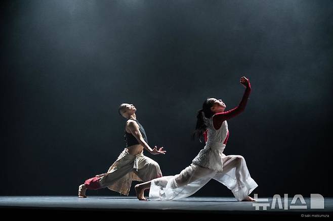 [서울=뉴시스]'아츠인탱크 무용축제' 공연 장면. (사진=ADFK 제공)