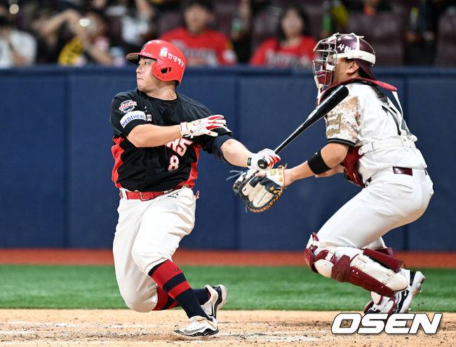 [OSEN=고척, 이대선 기자] 26일 오후 서울 고척스카이돔에서 2025 신한 SOL Bank KBO리그 키움 히어로즈와 KIA 타이거즈의 경기가 열렸다.키움은 하영민, KIA는 김건국을 선발 투수로 내세웠다.5회초 2사 1루에서 KIA 이창진이 우전 안타를 치고 있다. 2025.06.26 /sunday@osen.co.kr