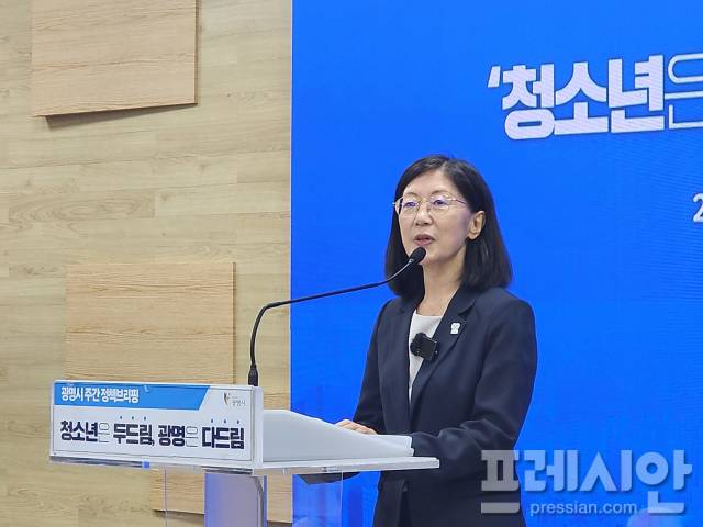 ▲26일 황희민 광명시 평생학습사업본부장이 ‘광명형 청소년 정책’에 대해 설명하고 있다. ⓒ프레시안(전승표)
