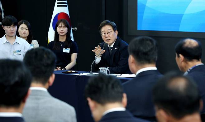 이재명 대통령이 25일 오후 광주광역시 국립아시아문화전당에서 열린 '광주시민·전남도민 타운홀미팅'에서 발언하고 있다. ⓒ대통령실통신사진기자단/연합뉴스