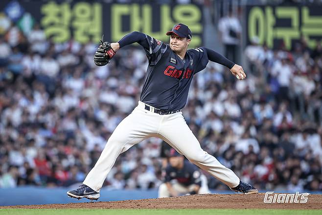 롯데 외국인투수 터커 데이비슨이 25일 창원NC파크에서 열린 NC와 원정경기에 선발등판해 역투하고 있다. 사진제공｜롯데 자이언츠