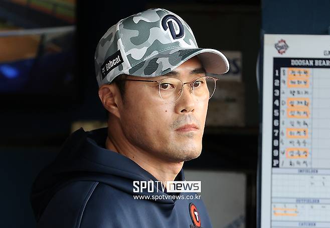 ▲ 1군과 2군을 오가며 선수들의 기량을 최대한 두 눈으로 확인하고 있는 조성환 두산 감독대행 ⓒ곽혜미 기자