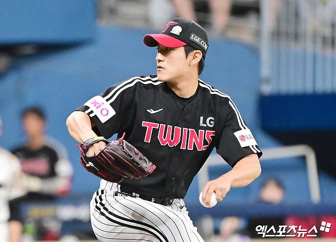 LG 트윈스에서 KT 위즈로 트레이드된 투수 임준형이 정규시즌 경기에 등판해 투구하고 있다. LG와 KT는 25일 1대2 트레이드를 통해 투수 임준형과 내야수 천성호, 포수 김준태를 맞바꿨다. 엑스포츠뉴스 DB
