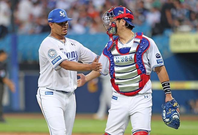 삼성 라이온즈의 새 외국인 투수 헤르손 가라비토는 26일 대구삼성라이온즈파크에서 열린 2025 신한 SOL Bank KBO리그 한화 이글스와의 홈경기에서 첫 등판, 5이닝 1피안타 무사사구 4탈삼진 무실점으로 완벽투를 펼쳤다. 삼성 라이온즈