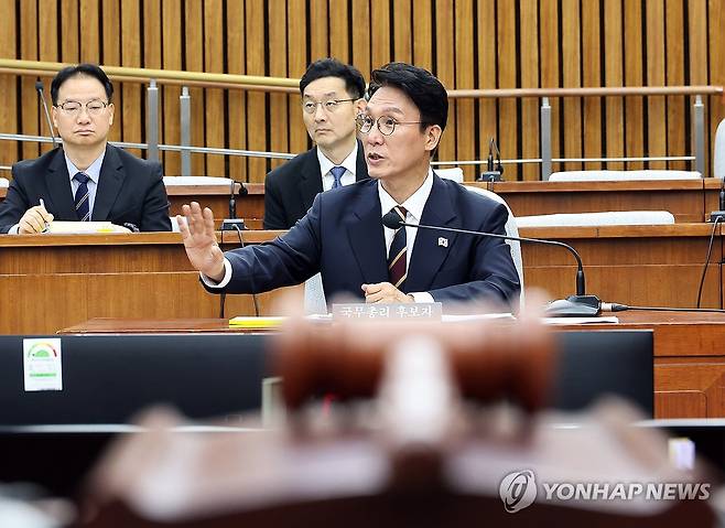 주진우 의원 질의에 답변하는 김민석 후보자 (서울=연합뉴스) 박동주 기자 = 김민석 국무총리 후보자가 25일 서울 여의도 국회에서 열린 인사청문회에서 국민의힘 주진우 의원의 질의에 답하고 있다. 2025.6.25 pdj6635@yna.co.kr