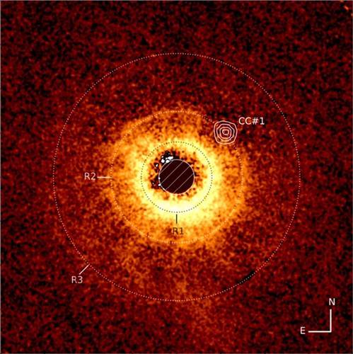 제임스 웹 우주망원경이 발견한 첫 외계행성 제임스 웹 우주망원경(JWST)이 발견한 첫 외계행성 'TWA 7B'(CC #1)와 주변. 사진은 유럽남방천문대(ESO) 초거대망원경(VLT)과 제임스 웹 우주망원경(JWST)으로 촬영한 111광년 밖의 어린별 'TWA 7'과 주변 원시행성원반을 합친 것. 원시행성원반에는 먼지·가스 등으로 이뤄진 고리 3개(R 1·2·3)가 있고, 이중 R2 고리에 목성 질량 30% 크기의 외계행성 'TWA 7B'(CC #1)가 있다. [A.-M. Lagrange and al. 제공. 재판매 및 DB 금지]