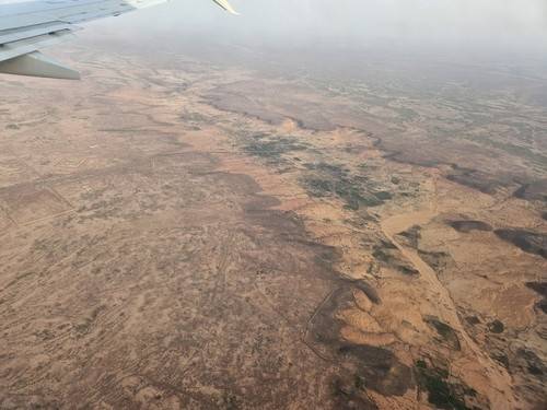 비행기에서 내려다본 니제르의 사막 (니아메<니제르>=연합뉴스) 노재현 기자 = 지난 14일(현지시간) 비행기에서 내려다본 니제르의 사막. 2025.6.25 nojae@yna.co.kr