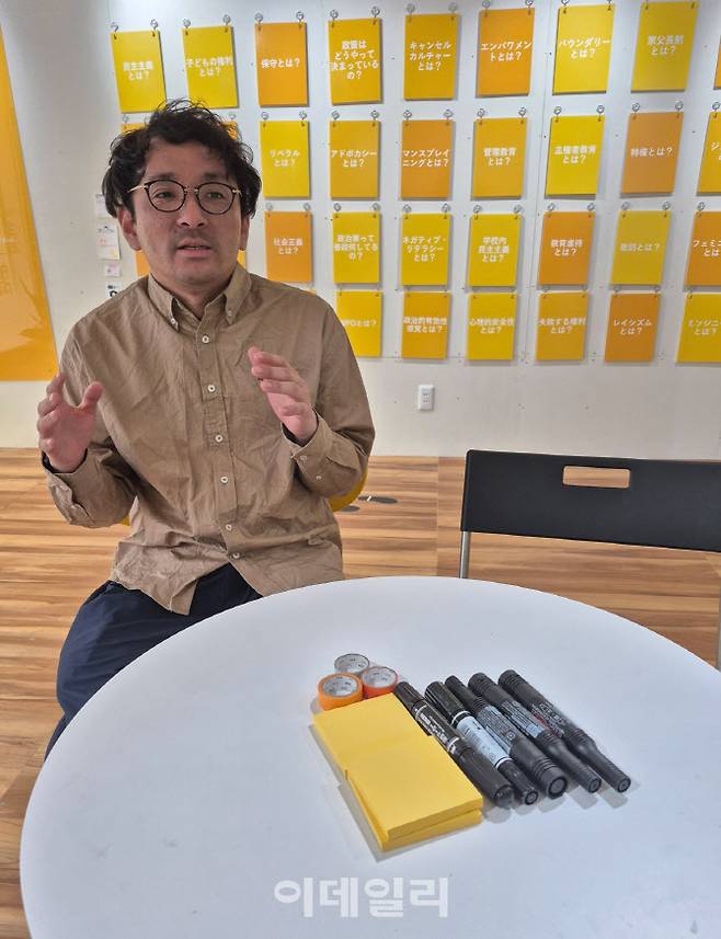 지난 6일 일본 도쿄 내 사무실에서 일본 청년협의회 무로하시 유키 대표가 이데일리와 인터뷰를 하고 있다. 청년협의회는 일본 청년의 정치 참여 활성화를 위해 설립된 곳으로 일본 최대 청년단체 중 하나다. (사진=송승현 기자)