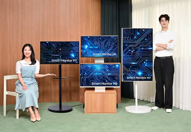 삼성전자가 출시한 2025년형 스마트모니터 신제품 3종과 무빙스탠드 신제품. (사진=삼성전자)