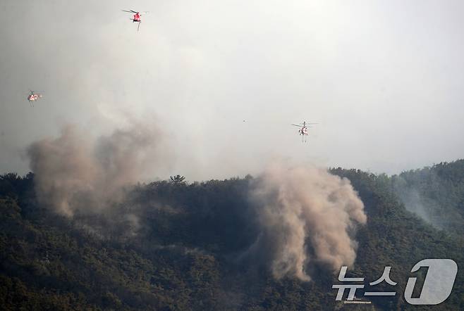 대구 북구 함지산 산불. /뉴스1 ⓒ News1 공정식 기자