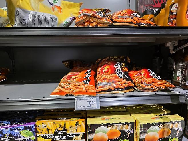 핀란드 헬싱키 현지 마트인 K 마켓(K Market)에 비치된 새우깡 상품. ⓒ News1 이형진 기자