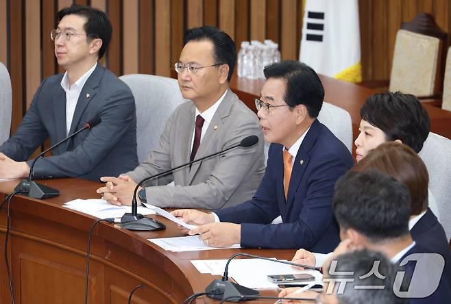 송언석 국민의힘 원내대표가 27일 오전 서울 여의도 국회에서 열린 원내대책회의에서 발언하고 있다. 2025.6.27/뉴스1 ⓒ News1 이광호 기자