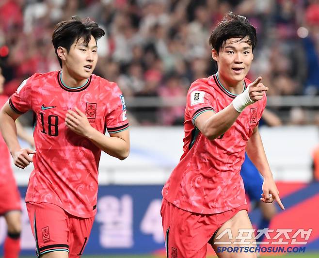 10일 서울월드컵경기장에서 열린 대한민국과 쿠웨이트의 2026년 북중미월드컵 아시아 3차예선 B조 최종전. 이강인의 추가골 이후 오현규까지 골을 성공시킨 후 환호하고 있다. 상암=정재근 기자 cjg@sportschosun.com/2025.6.10/