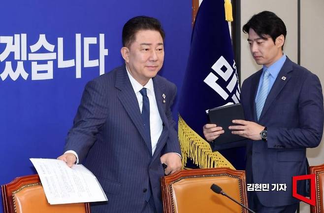 김병기 더불어민주당 당대표 직무대행 겸 원내대표가 20일 국회에서 열린 최고위원회의에 참석하고 있다. 2025.6.20 김현민 기자