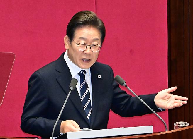 이재명 대통령이 26일 국회 본회의장에서 추가경정예산 시정연설을 하고 있다. /연합뉴스