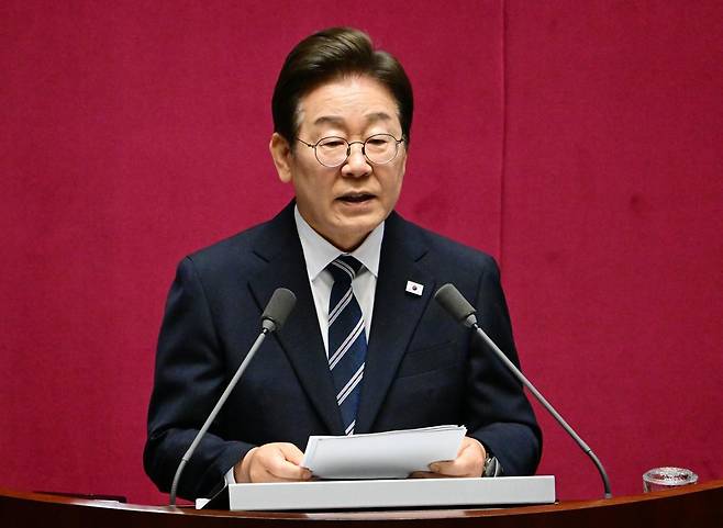 이재명 대통령이 26일 국회 본회의장에서 2025년도 제2회 추가경정예산안 시정연설을 하고 있다. 사진공동취재단