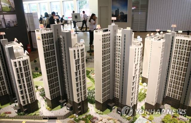 서울시내 한 신축 아파트 견본주택 내 단지 모형. [연합뉴스]