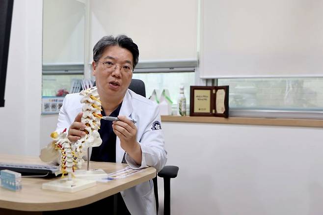 올해로 취임 10주년을 맞은 안양윌스기념병원 이동찬 원장. 안양윌스기념병원 제공