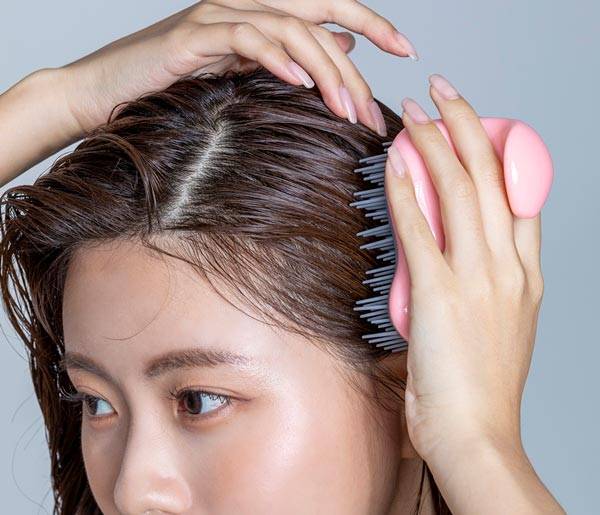 다양한 두피 관리 기기가 리프팅 효과를 내세우며 인기를 끌고 있다./사진=클립아트코리아